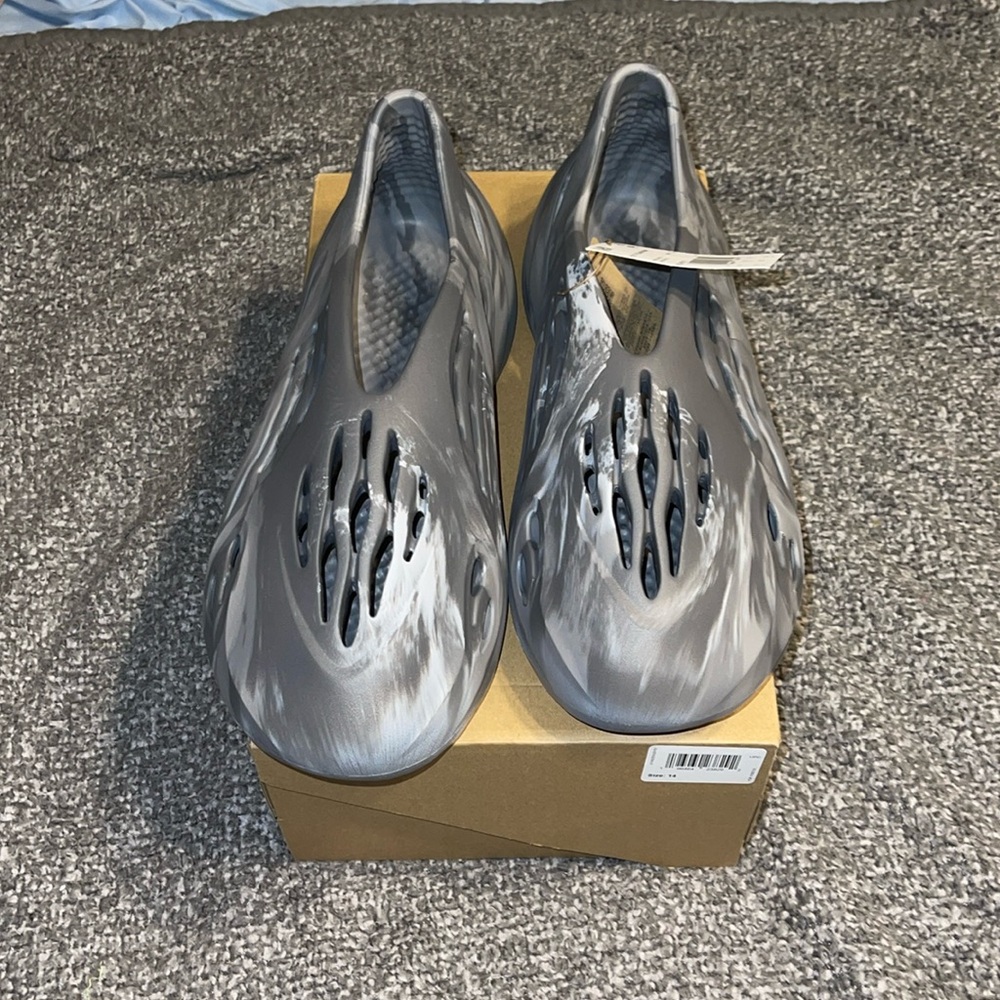 Yeezy foam RNR